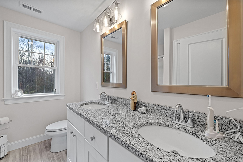 Bathroom remodel in Houston by DMT Remodeling & Construction