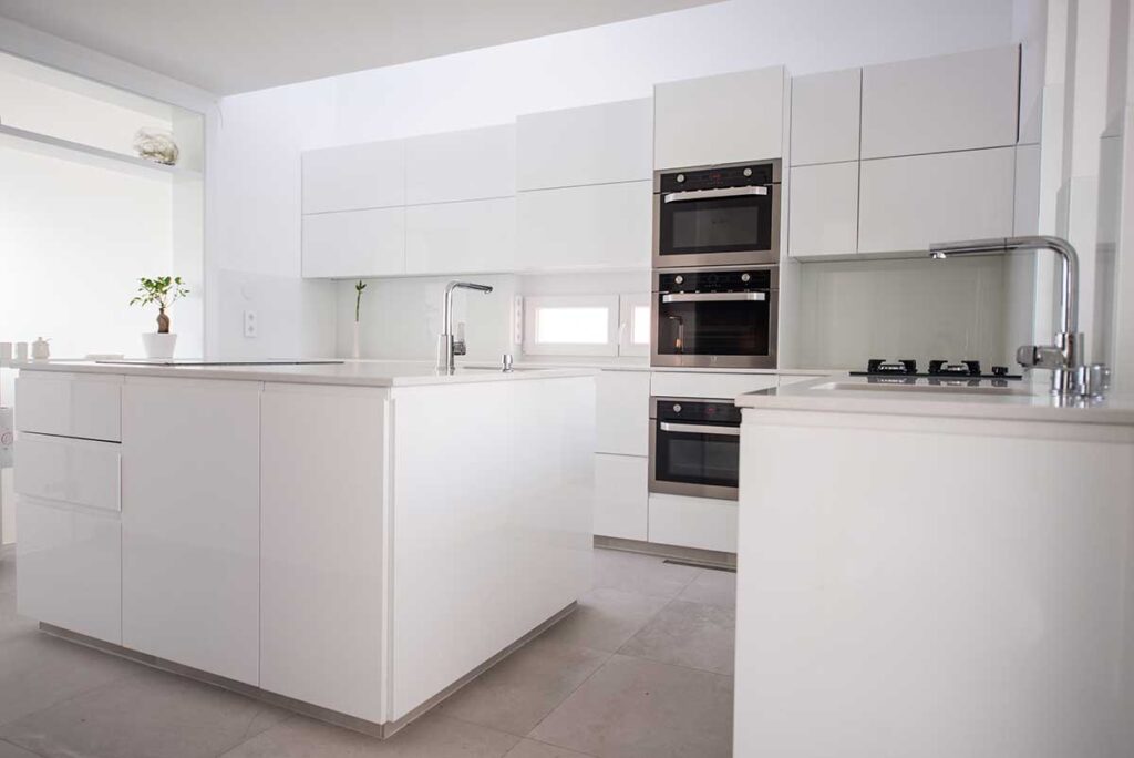 Custom kitchen remodel in Houston by DMT Remodeling & Construction